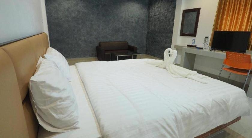 The Phant Hotel Сурин Екстериор снимка