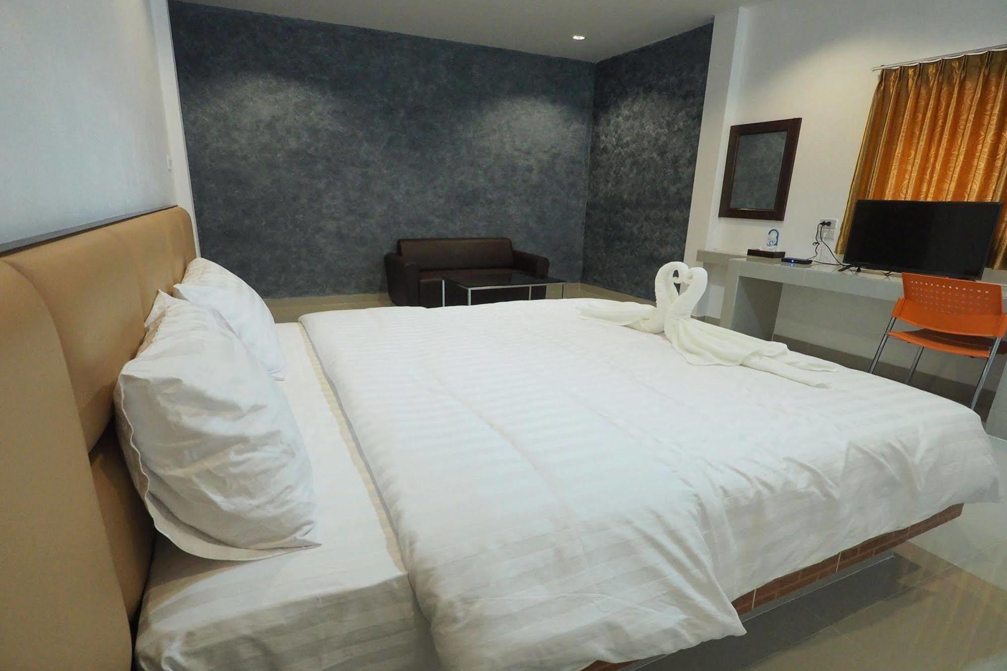The Phant Hotel Сурин Екстериор снимка